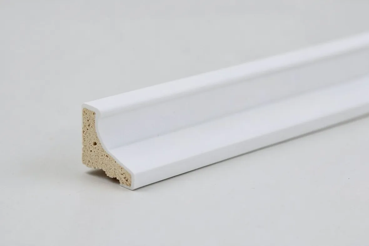 Esempio battiscopa bianco