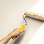 Imbianchino al lavoro