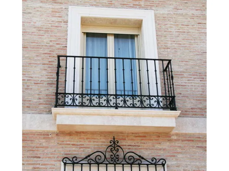 Esempio di sottobalcone condominiale
