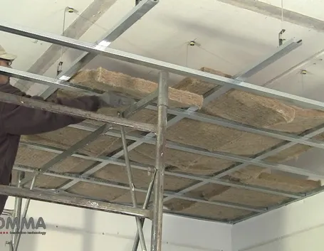 Struttura per posizionamento pannelli in cartongesso isolante