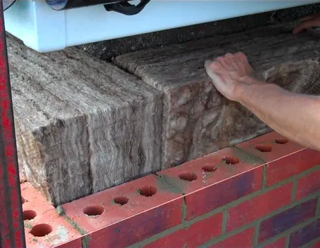 Applicazione del materiale isolante