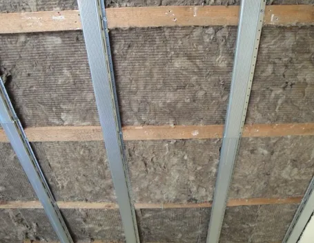 Isolamento termico acustico applicato al soffitto