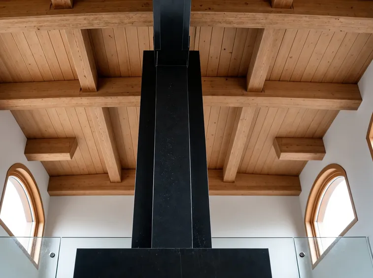 Tetto costruito con il legno