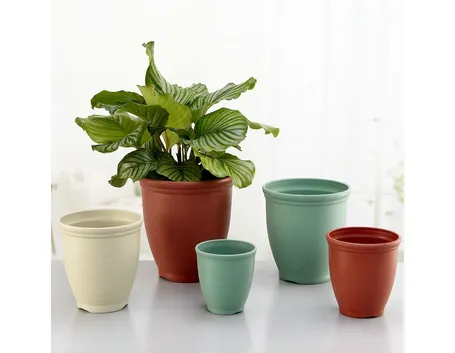 Vasi in plastica colorati