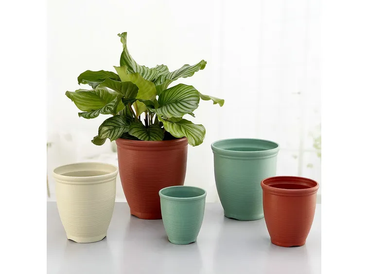 Vasi in plastica colorati
