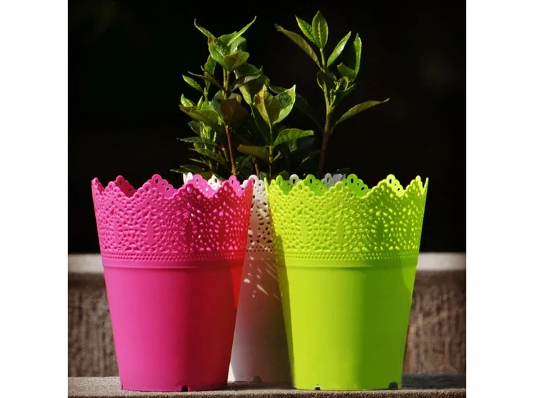 Vasi in plastica decorati