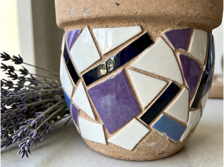 Vaso in coccio decorato