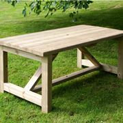 Tavolo da giardino in legno