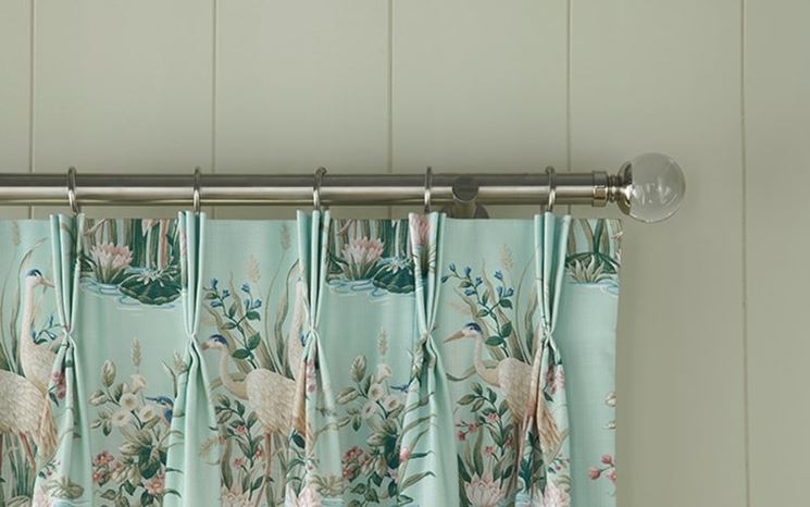 Tendaggio con fantasia floreale