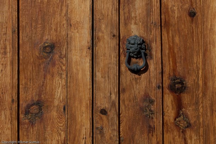 Porta in legno decorativa