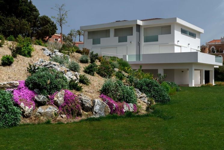 Casa unifamiliare con giardino