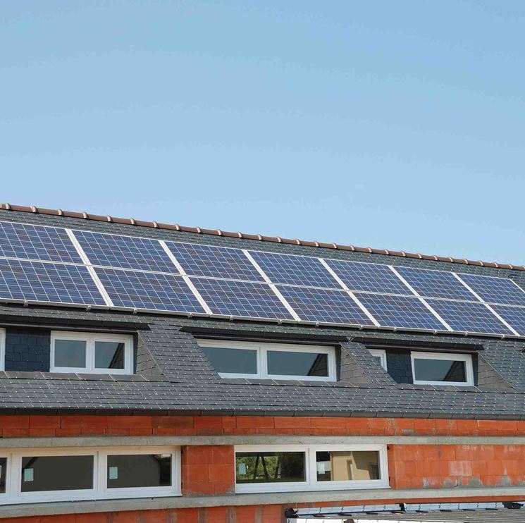 Casa con impianto fotovoltaico