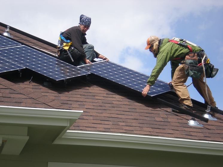 Fissaggio pannelli fotovoltaici su tetto inclinato