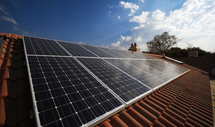 Tetto domestico con fotovoltaico