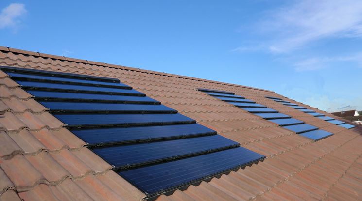 Copertura tetto con pannelli fotovoltaici integrati