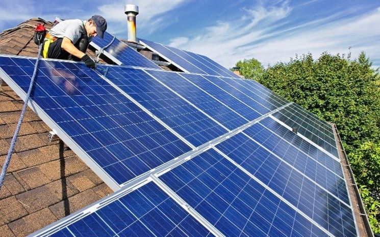 Installazione di pannelli fotovoltaici su tetto