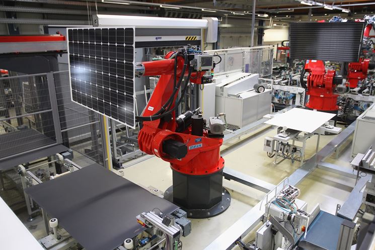 Produzione robotizzata dei pannelli fotovoltaici