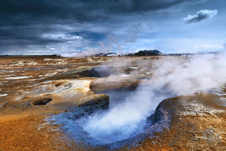 Fonte geotermica in superficie