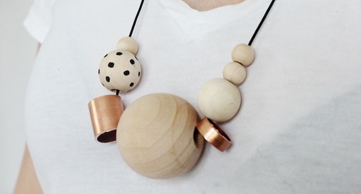 Collana personalizzata con oggetti riciclati