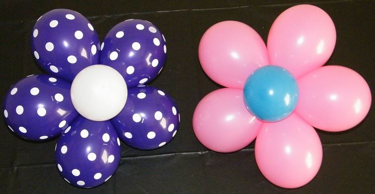 Fiori di palloncini legati