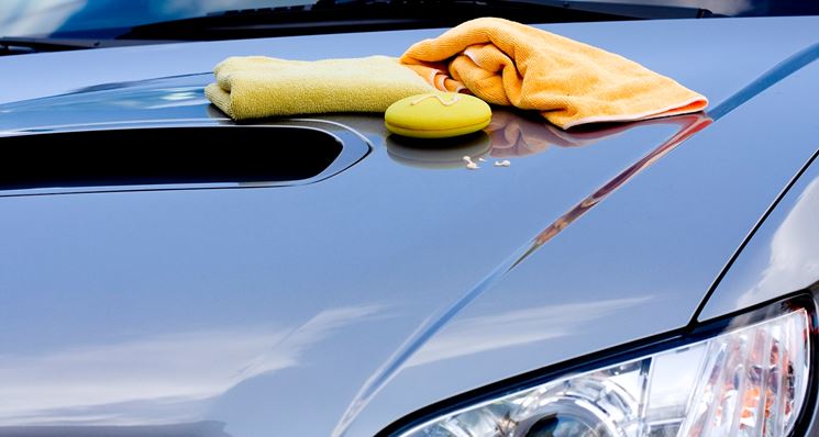 Usare la cera per auto