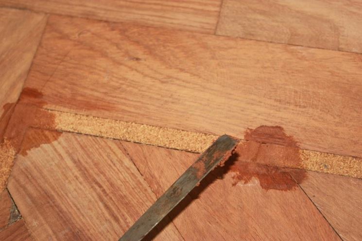 stuccare crepe nel legno