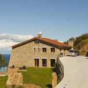 Agriturismo con alloggi e piscina