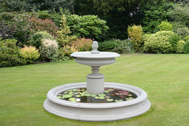 Elegante fontana da giardino