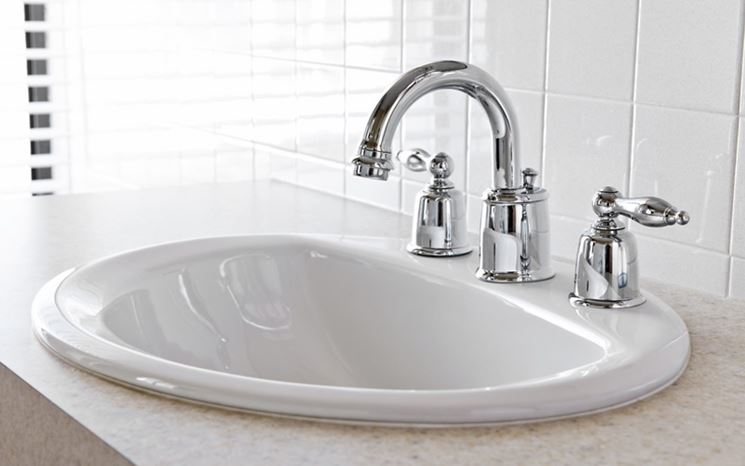 Montaggio lavabo idraulico fai da te Tappi rubinetti muro bagno