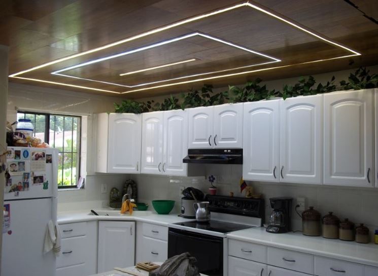 Soffitto con strisce led