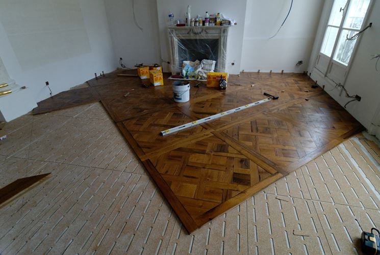 Posa parquet a incastro