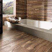 Stanza bagno con parquet laminato