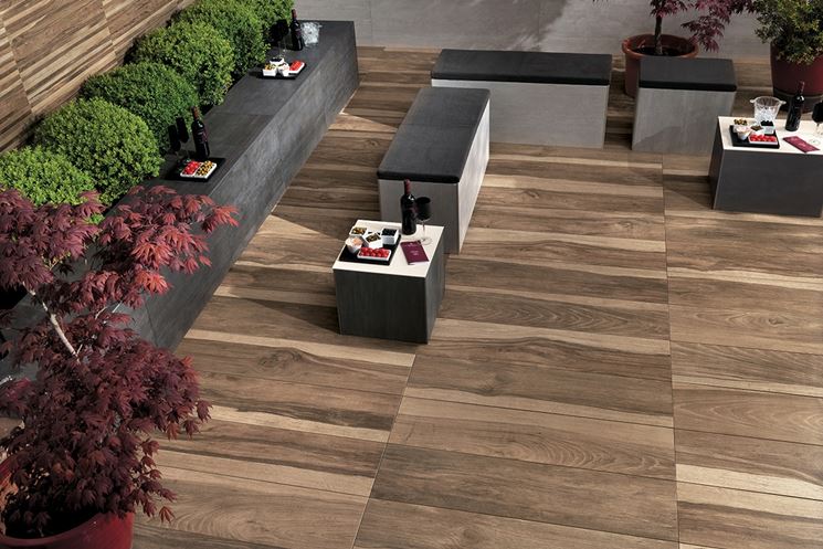 Pavimentazione in gres effetto legno per esterni