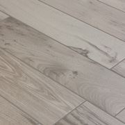 Pavimento in gres porcellanato effetto legno
