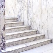Scala con gradini in marmo