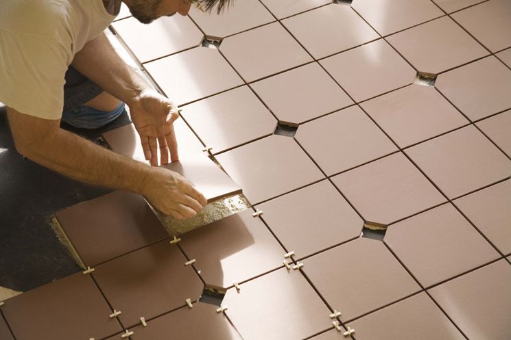 Installare rivestimenti ceramici