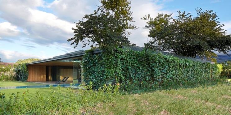 Casa con rivestimenti esterni green